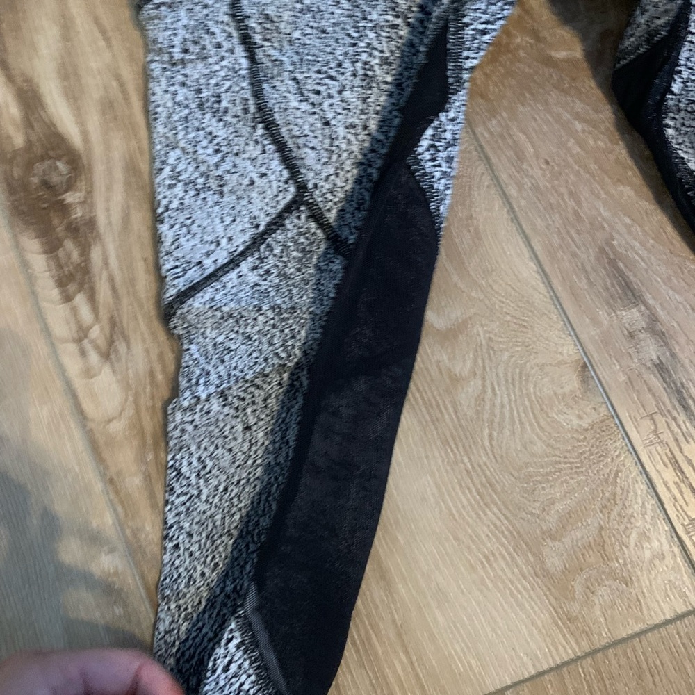 Lululemon Patterned Workout Legging - image 2